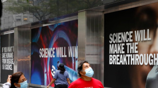 Главният изпълнителен директор на Pfizer Алберт Бурла каза в понеделник