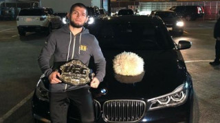 Хабиб Нурмагомедов получи шампионския пояс след ММА битката на годината