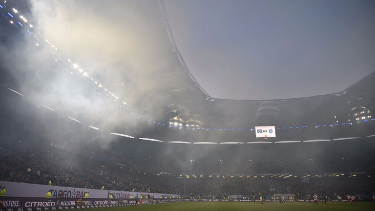 Подпалиха стадион в Турция, изгоря наполовина! (ВИДЕО)