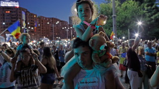 Еврокомисарят по правосъдието Вера Йоурова призова румънското правителство да преосмисли