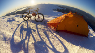 Българи приютиха премръзнал авантюрист от Франция обикалящ Европа с велосипед