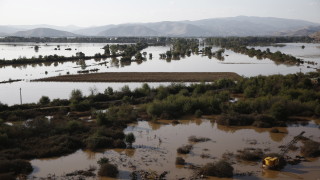 15 са жертвите от наводненията в Гърция 