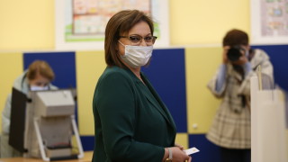 Лидерът на БСП Корнелия Нинова гласува на президентските и парламентарни