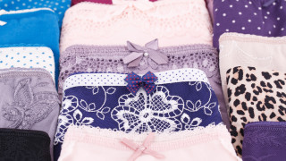 През вековете горните дрехи се променят Долните още повече