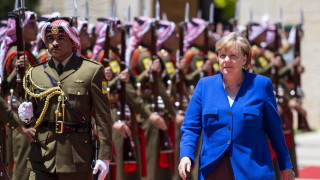 Канцлерът на Германия Ангела Меркел няма да присъства на решителната среща