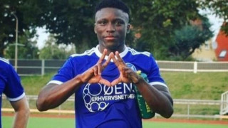 Бившият юношески национал на Нигерия Олусегун Олакунле е подписал