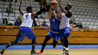 Левски Лукойл загуби със 72 73 втората контрола срещу Университатя Крайова