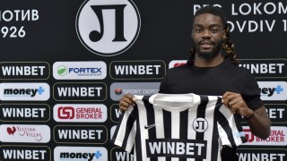 Локомотив Пловдив подписа договор с Райън Бидунга Защитникът е петото