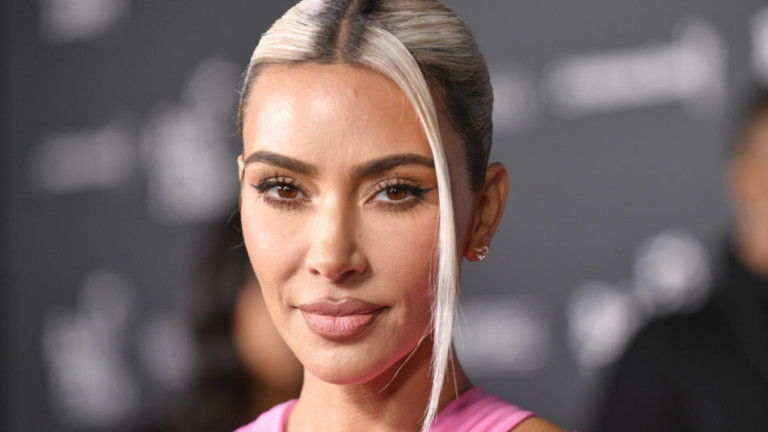 Ким Кардашиян в ново амплоа