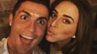 Роналдо: Да, гей съм, но съм пълен с пари... (СНИМКИ и ВИДЕО)