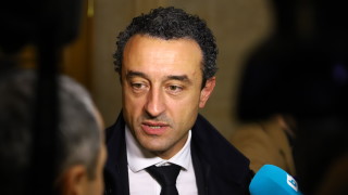 Едни неможащи Така народният представител от ПП ДБ Даниел Лорер определи