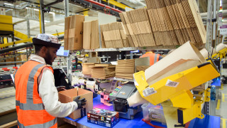 Работниците на Amazon може да стачкуват на Черния петък което