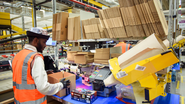Гигантът в онлайн търговията Amazon обяви, че планира да назначи