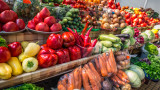 Повечето зеленчуци и млечни продукти поевтиняват