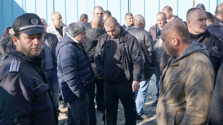 И надзирателите в затвора в Пазарджик днес излизат на протест,