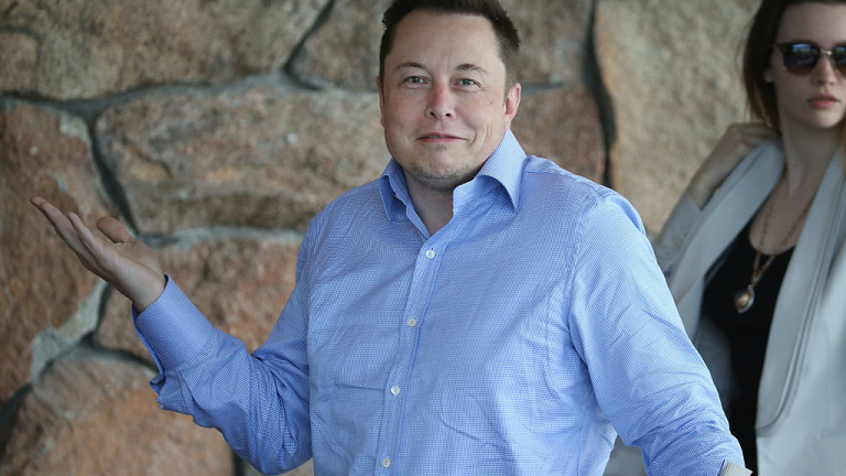 Twitter отново докара проблеми на Мъск с властите