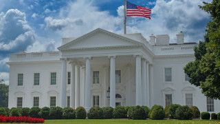 Държавният департамент на САЩ се готви да закрие около 10