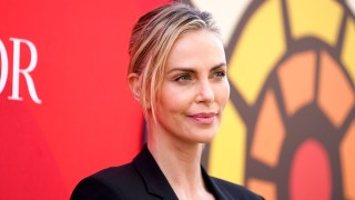 Чарлийз Терон до голяма степен държи двете си осиновени дъщери