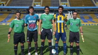 Аржентинският футболен съдия Яел Фалкон е героят на деня в