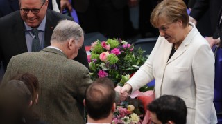 Парламентът на Германия преизбра канцлера Ангела Меркел за още един