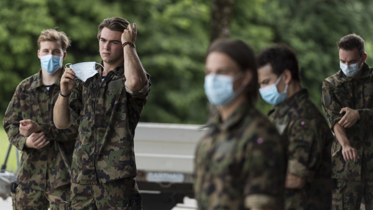 Швейцарската армия привлече медийно внимание с разрешението жените да носят дамско бельо