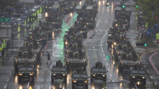 Южна Корея организира първия широкомащабен военен парад от десетилетие показвайки