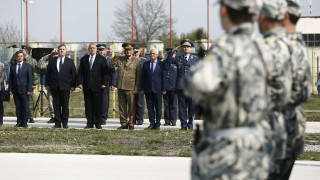 Борисов обеща Военновъздушно училище за парада на 6 май