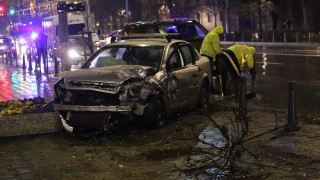 Верижна катастрофа с четири коли край Ректората