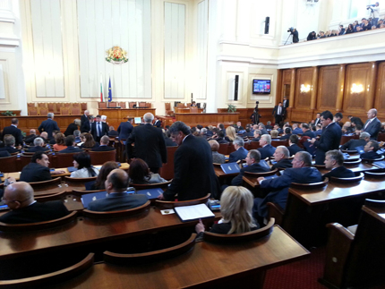 Парламентът решава след изборите за имунитета на Сидеров и Чуколов