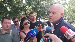 Най-малко 10 ареста при спецакцията в хотелите "Маринела" и "Марица"
