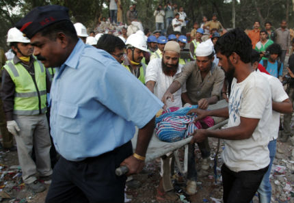 Жертвите на рухналата сграда в Индия вече са 47
