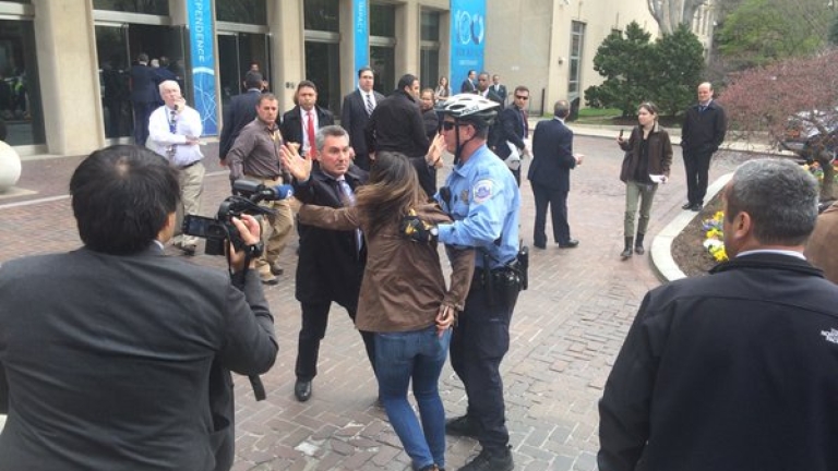 Охраната на Ердоган се спречка с журналисти в US университет