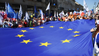 Хиляди поляци излязоха на антиправителствен протест