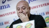 Привърженици на Славия скочиха на Венци Стефанов след равенството с Берое, нарекоха го Хитлер