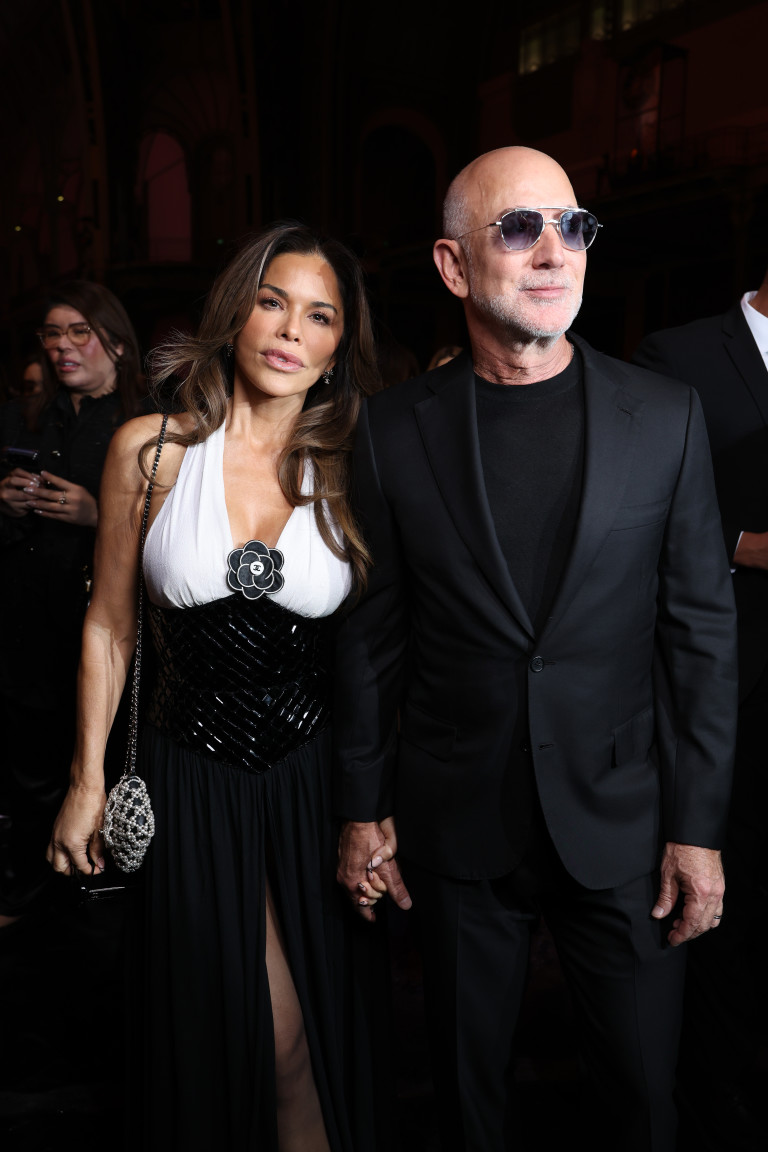 Санчес с сегашния си брачен партньор Джех Безос