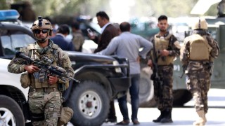 Нападател самоубиец се е взривил до военен конвой в афганистанската столица