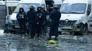 Загиналите при антиправителствените протести на жълтите жилетки във Франция достигнаха