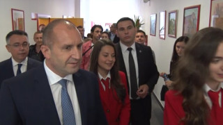 Време е политиците да се съсредоточат върху народа си а