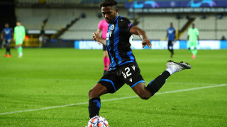 Футболистът на белгийския Брюж Емануел Денис бе изваден от групата