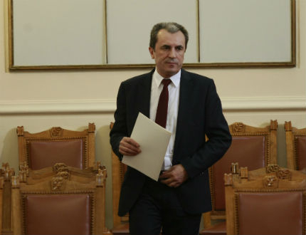 Орешарски няма да сменя здравния министър, БСП бави промените в кабинета, ЕК с писмено предупреждение за „Южен поток”... 