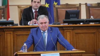 В декларация от трибуната на парламента БСП призова всички парламентарни