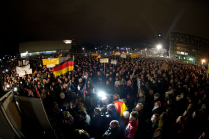 Поредна многохилядна антиислямска демонстрация в Дрезден 