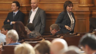Лидерът на БСП Корнелия Нинова е недоволна от липсата на