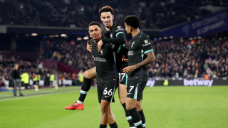 Ръководството на Ливърпул продължава преговорите с десния бек Трент Александър Арнолд