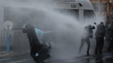 Водни оръдия разпръснаха протеста на ултраортодоксални евреи