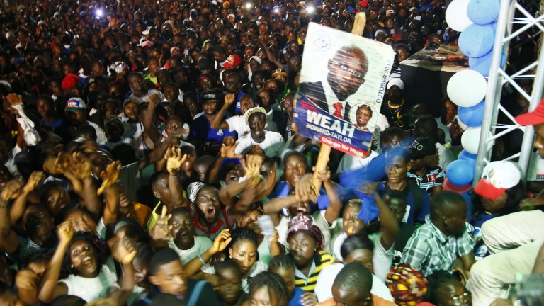 Футболната легенда Джордж Уеа спечели президентските избори в Либерия, съобщават