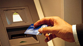 Арестуваха двама българи за източване на банкомати в Сърбия
