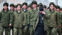 Русия провежда учения с десантчици близо до границата с Украйна
