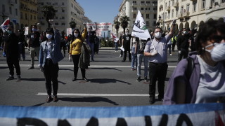 Хиляди гърци излязоха на протест срещу задължителното носене на маски
