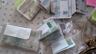 Жертва на телефонна измама метна буркан с пари и злато пред патрулка в Каварна